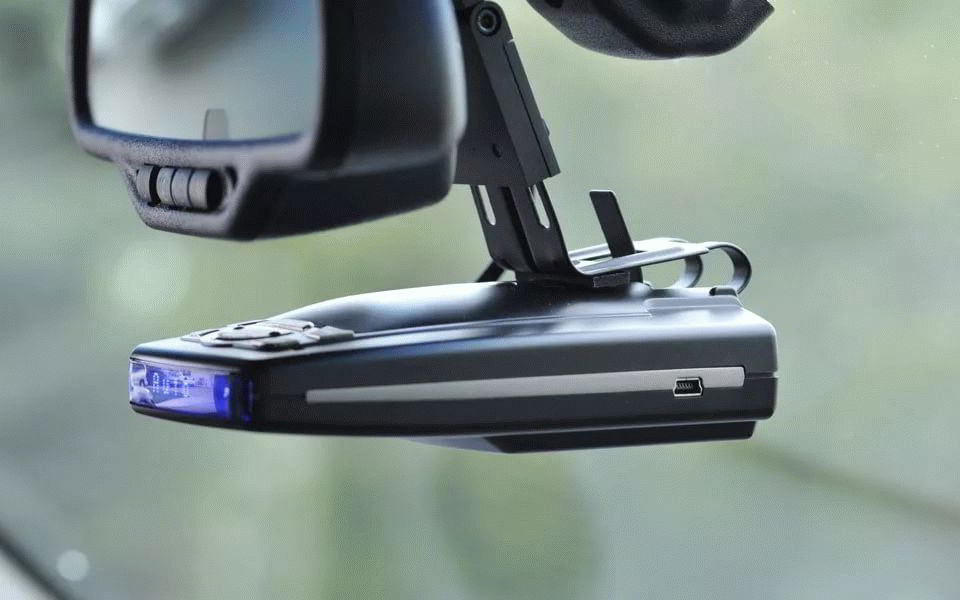 Peringkat tertinggi pengesan radar (radar detector) untuk harga dan kualiti pada tahun 2024