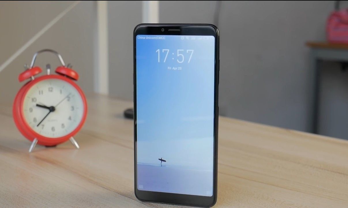 Telefon pintar Meizu E3 (64GB dan 128GB) - kelebihan dan kekurangan