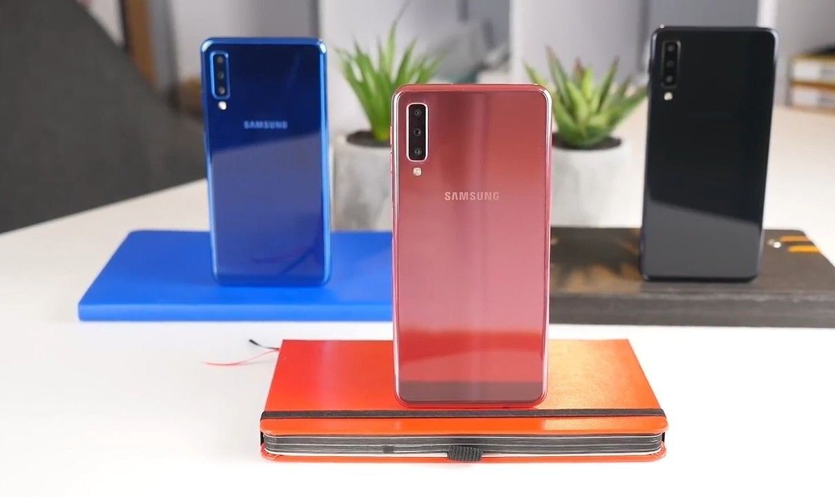 Samsung galaxy A7 (2018): kebaikan dan keburukan