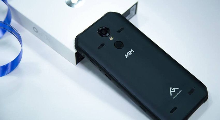 Ulasan telefon pintar AGM A9: kelebihan dan kekurangan