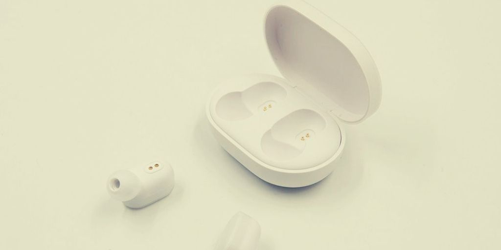 Fon kepala Xiaomi AirDots - kebaikan dan keburukan