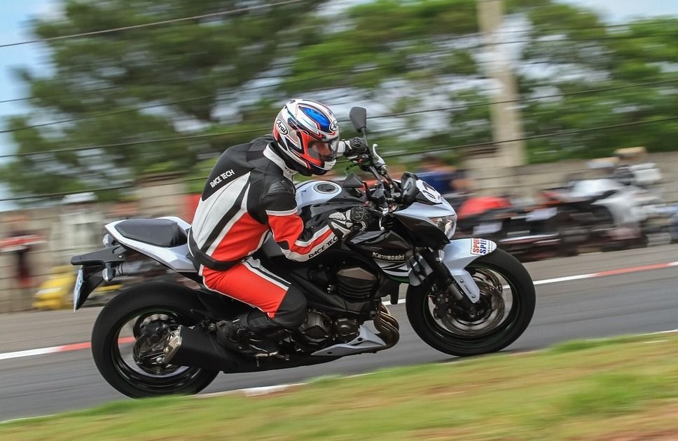 Kedudukan kasut motosikal terbaik tahun 2024