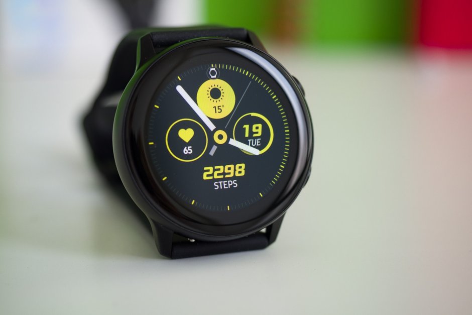 Jam tangan pintar Samsung Galaxy Watch Active 2