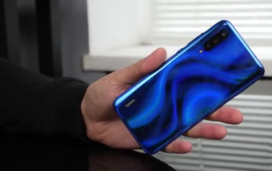 Telefon pintar Xiaomi Mi 9 Lite - kelebihan dan kekurangan