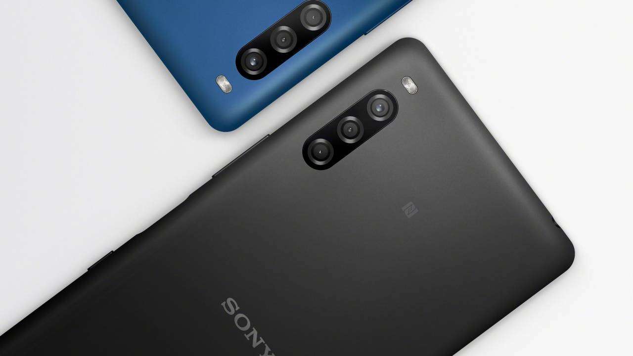 Ulasan telefon pintar Sony Xperia L4: perwujudan bentuk ekonomi dan bukan standard