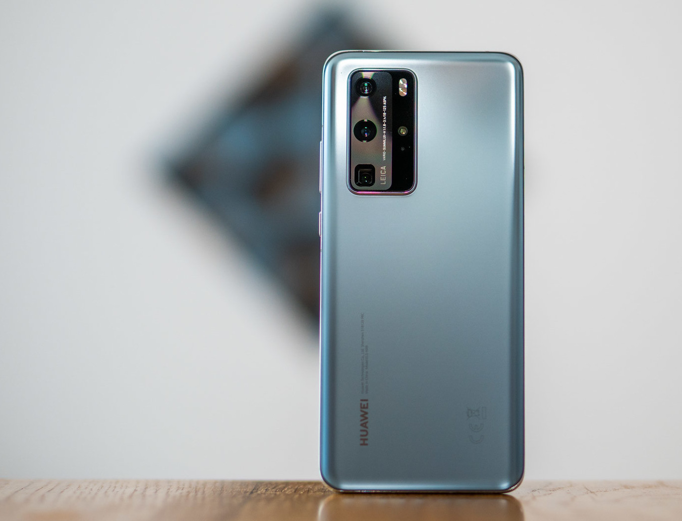 Tinjau telefon pintar Huawei P40 dengan kelebihan dan kekurangan